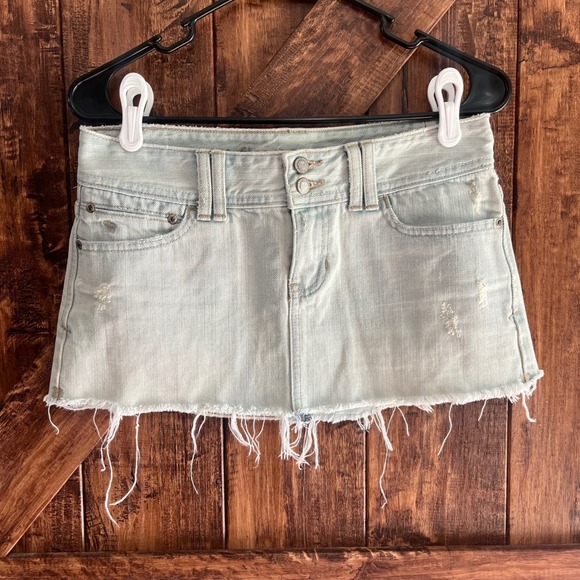 Abercrombie & Fitch Denim micro Mini Skirt Raw Hem Frayed Hem Blue Size 0 EUC - Picture 1 of 7